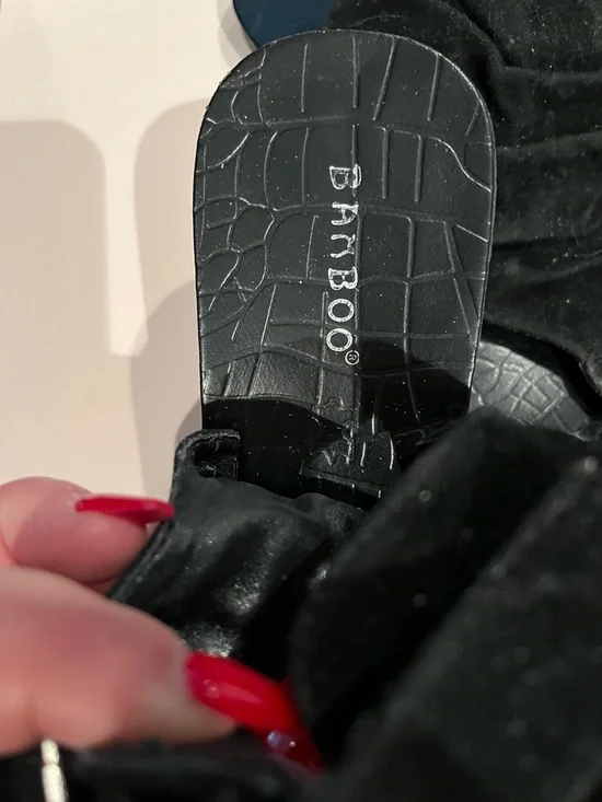 BAMBOO Black Ruched Toe-Loop Sandals - Picture 4 of 4